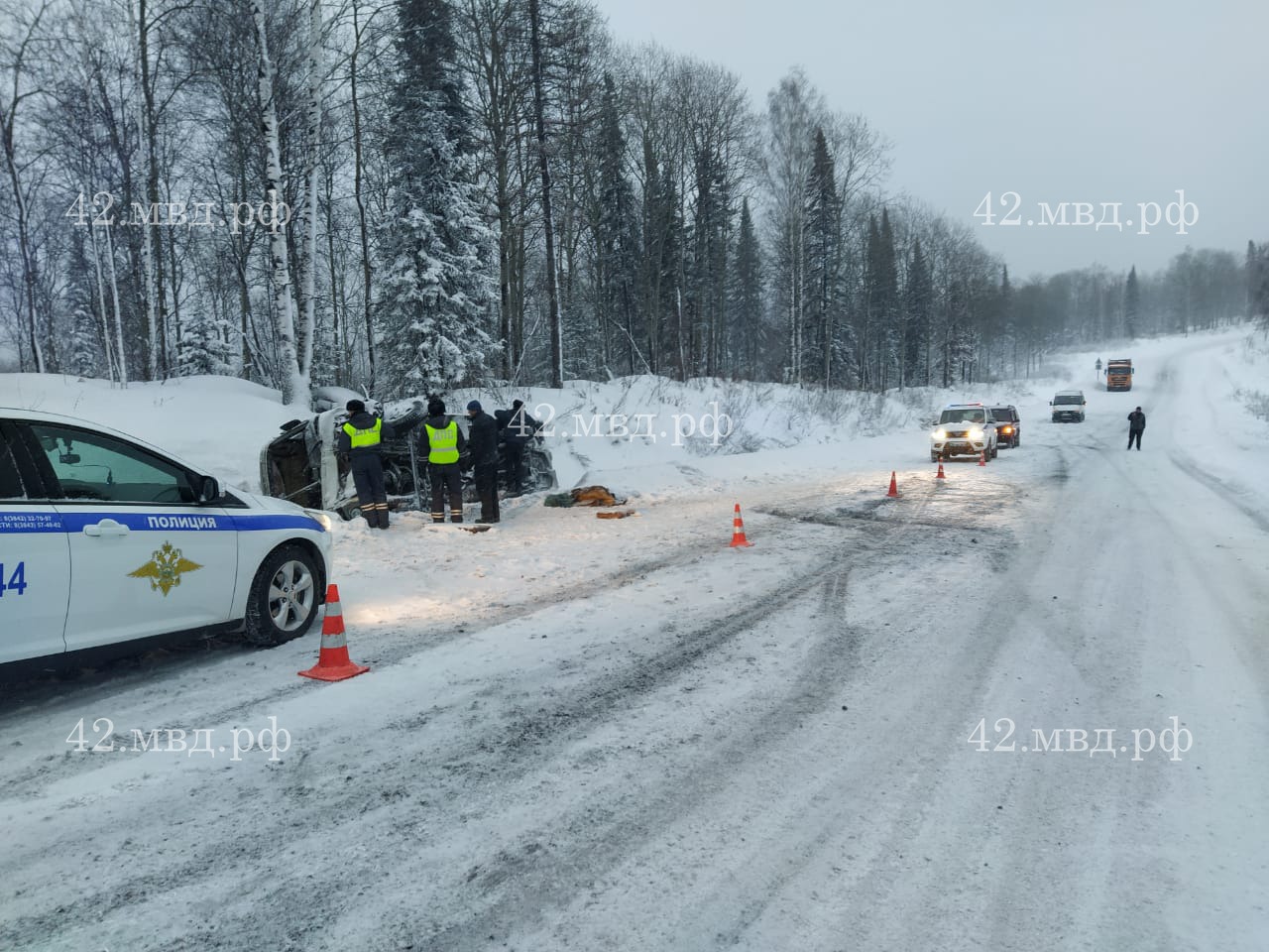 Под Новокузнецком перевернулся пассажирский автобус