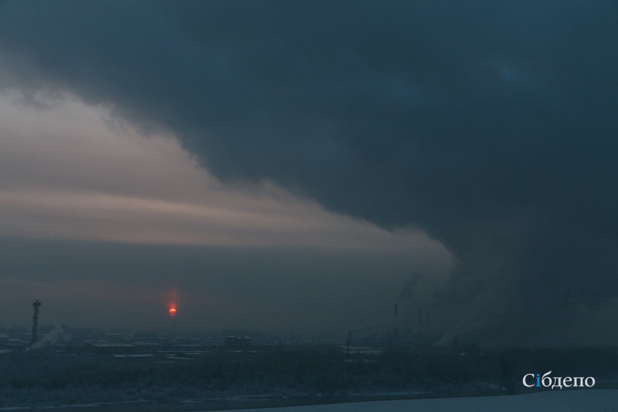 «Это не обычный туман»: Кемерово накрыла странная мгла