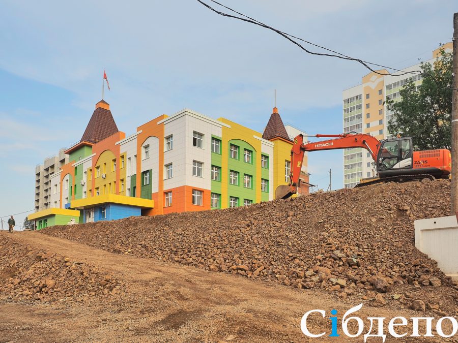 Новый детский сад с рухнувшим потолком закрылся на ремонт в Кемерове