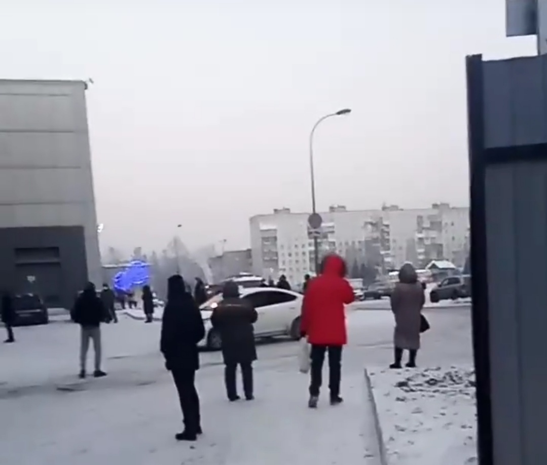 В Новокузнецке эвакуировали сотрудников крупного ТЦ