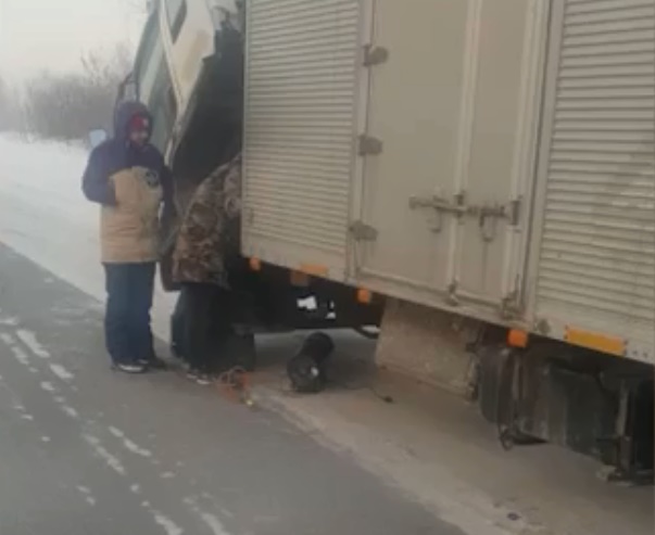 В Кузбассе дальнобойщик замёрз на трассе