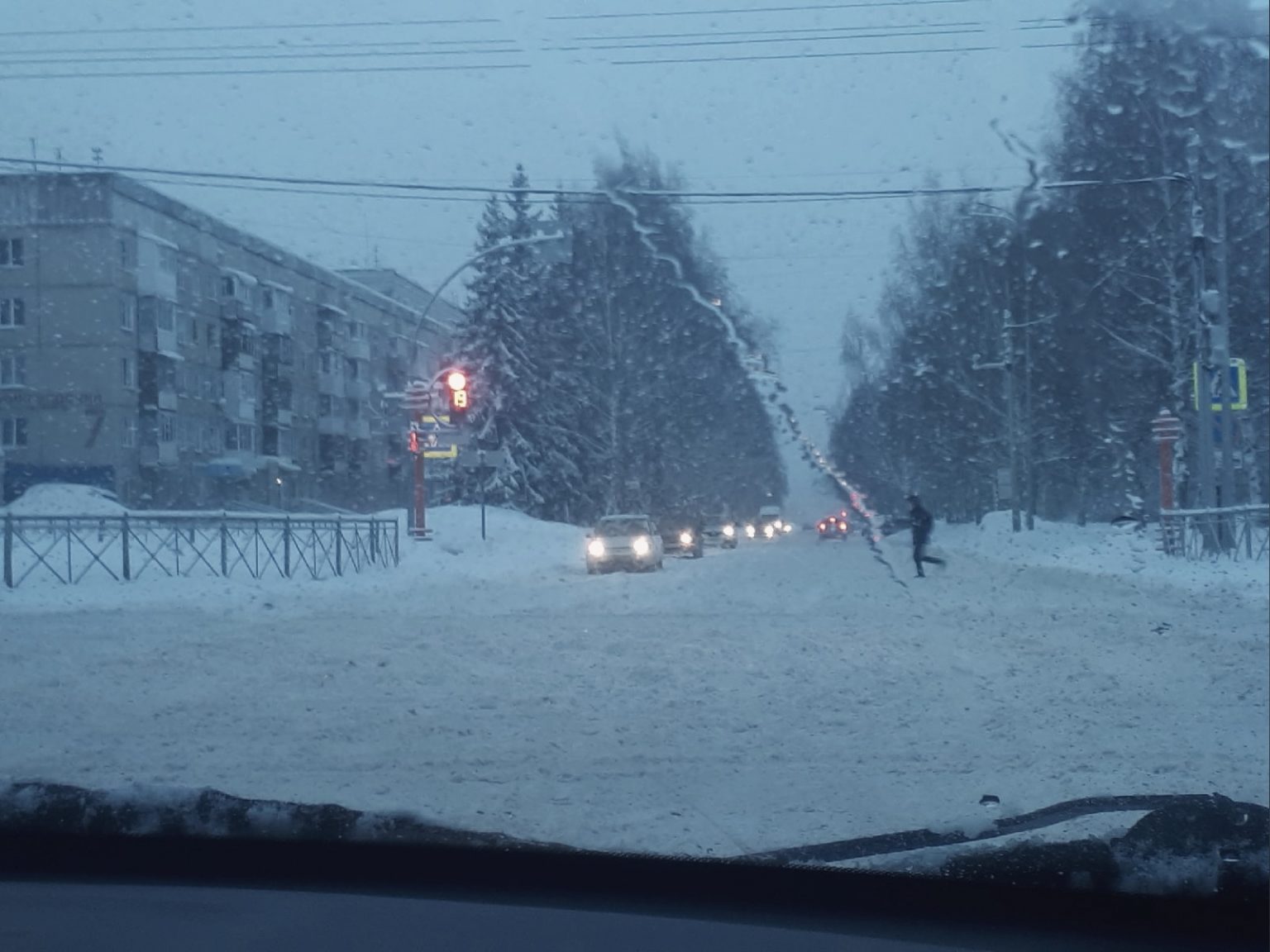 Погода февраль кемерово. Кемерово дороги зима Сибдепо. Кемеровчане зимой. Суровые кемеровчане зимой. Февраль в Кемерово фото.