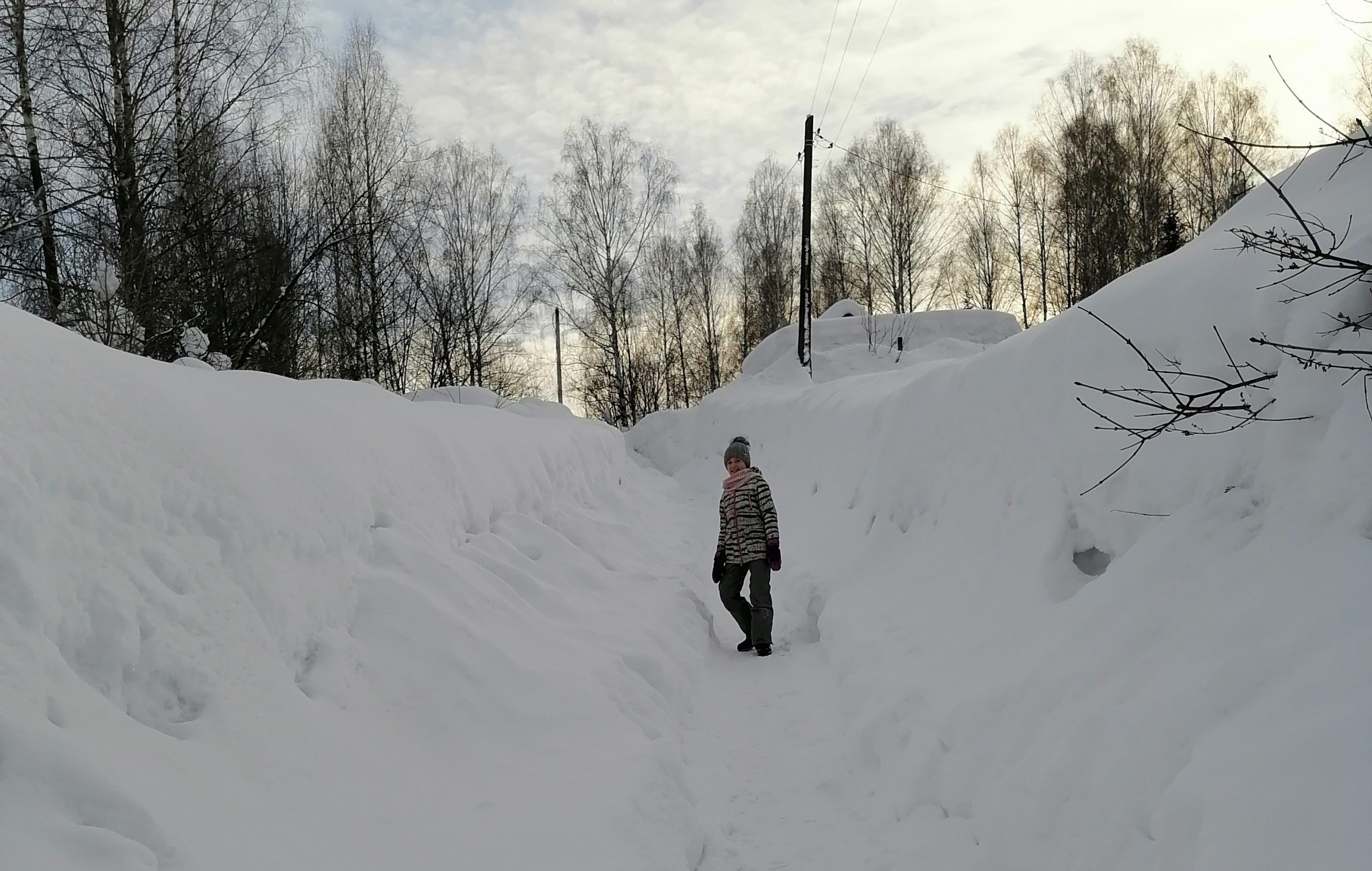 Сугробов сегодня. Сугроб. Балыкса зимой. Высота сугробов. Высота снега в Сибири.