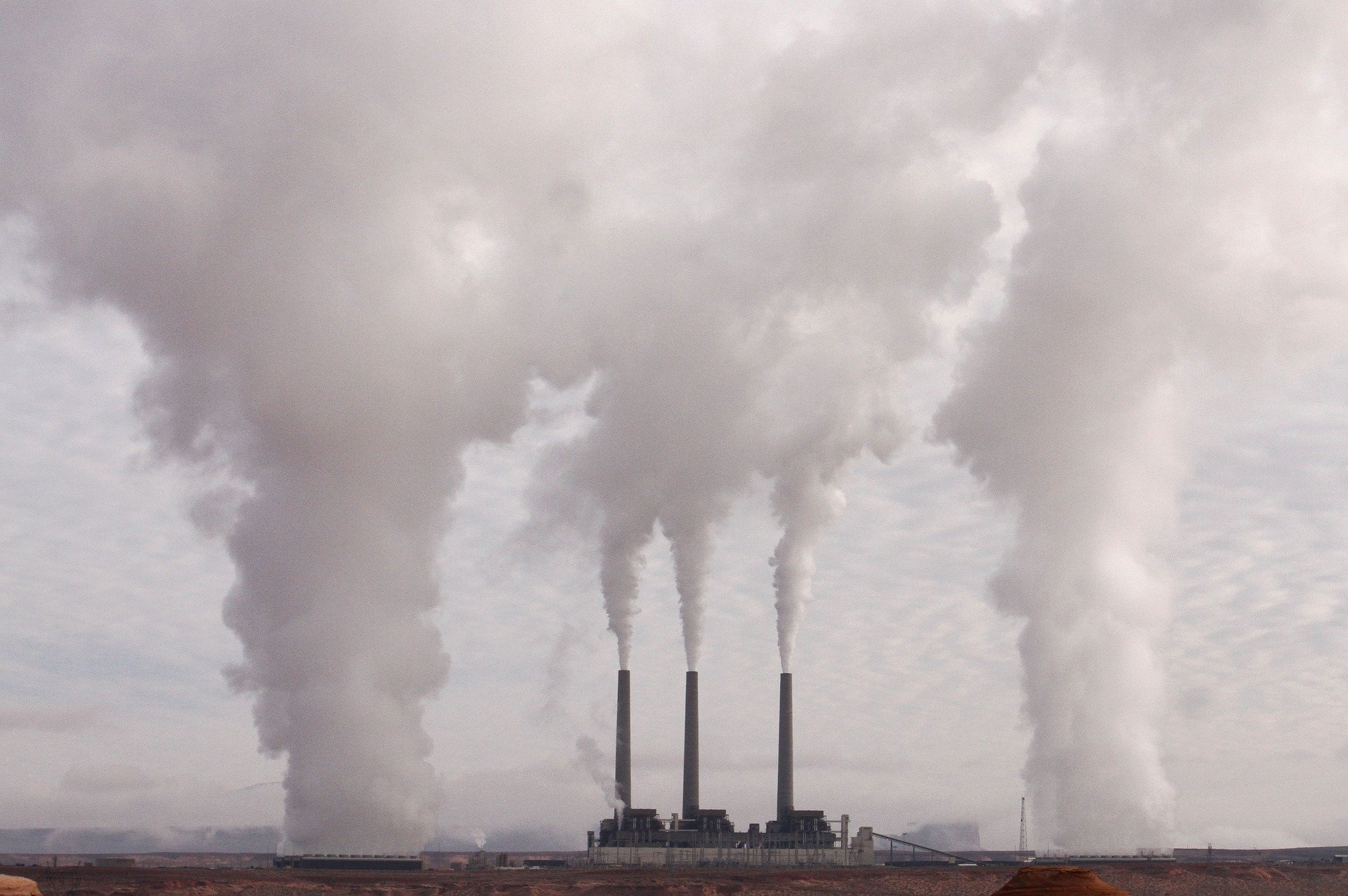 Компания-владелец одного из «дымящих» заводов Новокузнецка была признана экологичной