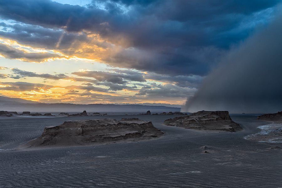 Песчаная буря в пустыне Калют 2