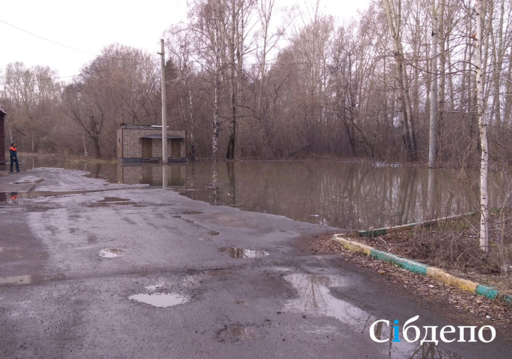 Подтопления в новокузнецке. Наводнение в Новокузнецке 1977. Зоны подтопления Новокузнецк. Затопление Форштадт Новокузнецк. Наводнение Осинники 2004.