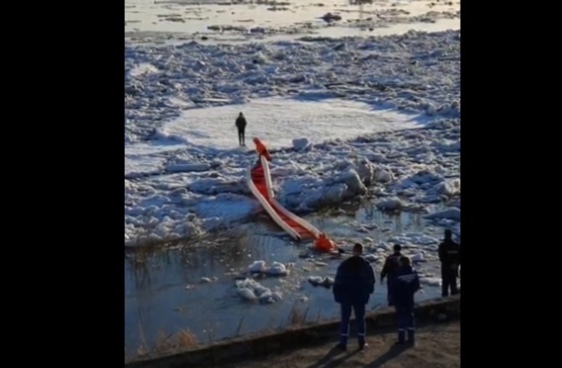 Сибирячка хотела сделать селфи и уплыла на льдине