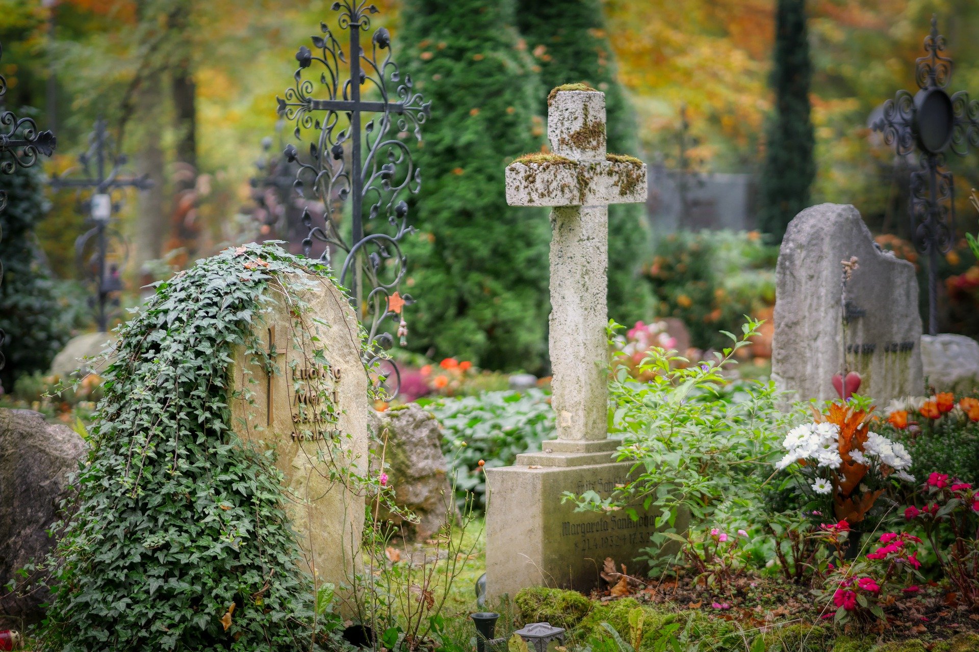 Городские власти помогут кемеровчанам как можно быстрее оказаться на кладбище