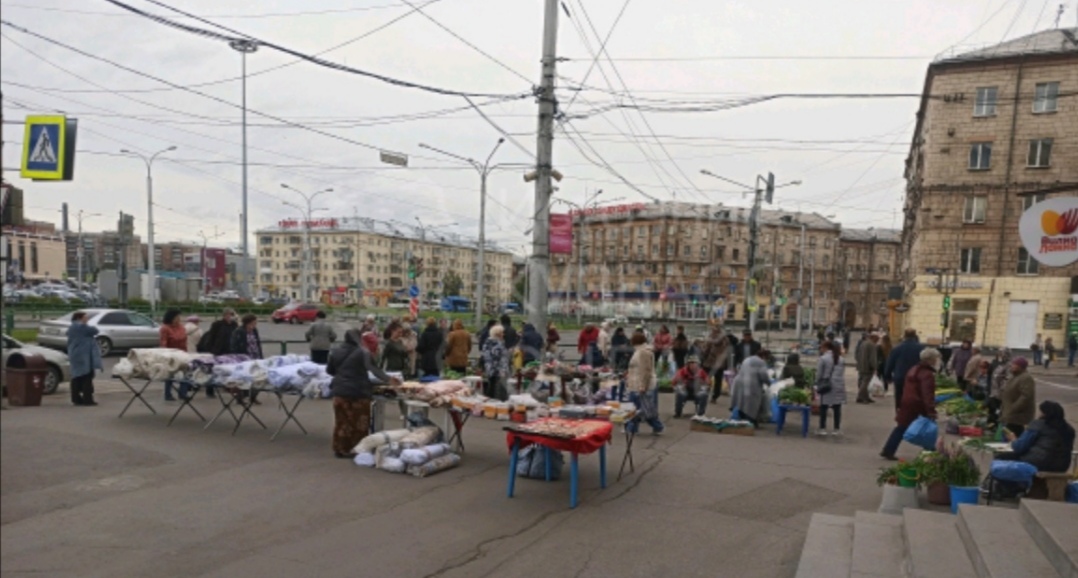 На привокзальной площади Новокузнецка расцвёл бессмертный рынок