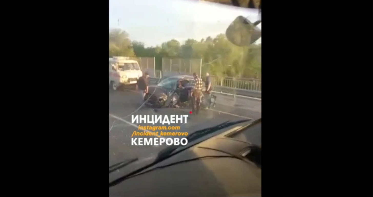 Видео: в Кузбассе легковушка разбилась о фуру • 13.06.2021 • Новости •  Сибдепо