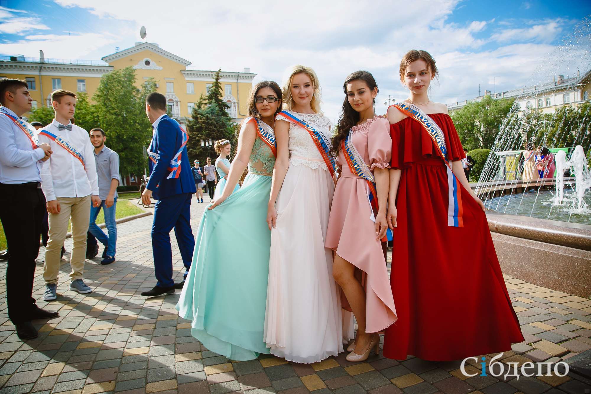 Сколько стоит одеться на выпускной в Кемерове