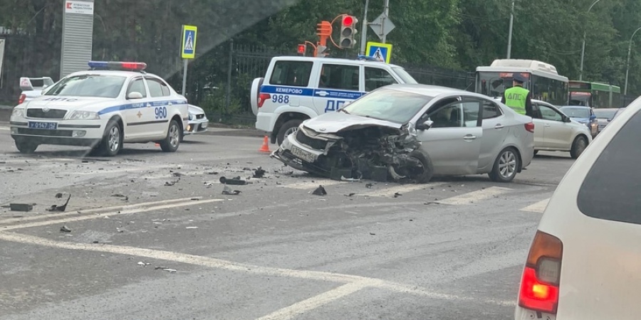Шесть человек пострадали в ДТП на «проклятом» перекрёстке в Кемерове