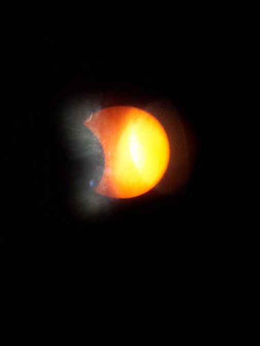 Затмение солнца в 2024 году в россии. Солнечное затмение в 1998 в августе. Наблюдение солнечного затмения в телескоп Серпухов. Солнечное затмение Пятигорск 2006. Солнечное затмение треть солнца занято 2023.