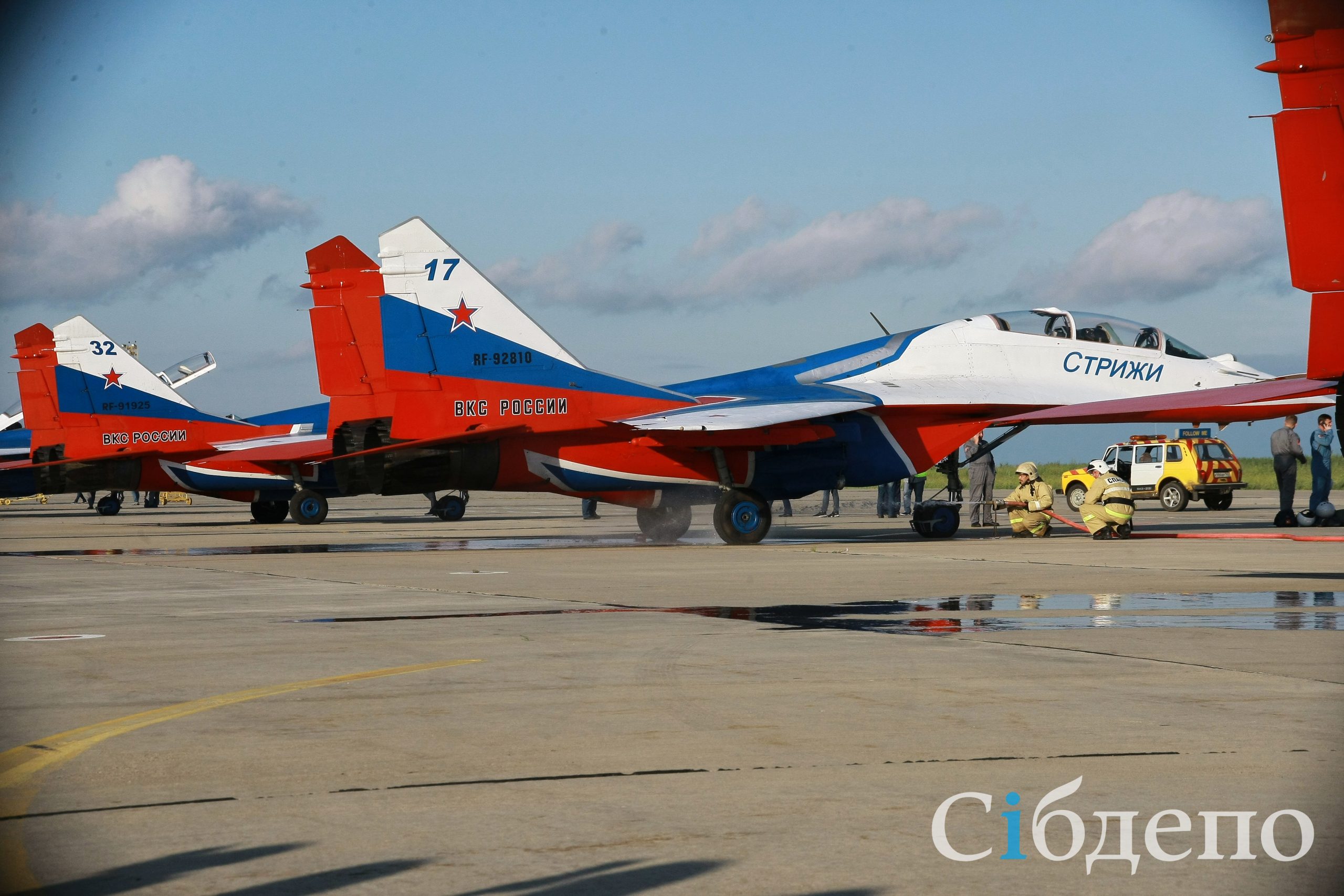 Стриж сибирский. Стрижи в кемерово в 2022 году. Авиашоу стрижи. Стрижи кемерово. Авиационная группа стрижи в нижнем новгороде.