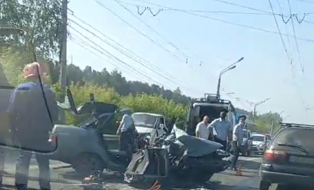 Взглянуть страшно! Жёсткая авария произошла в Новокузнецке