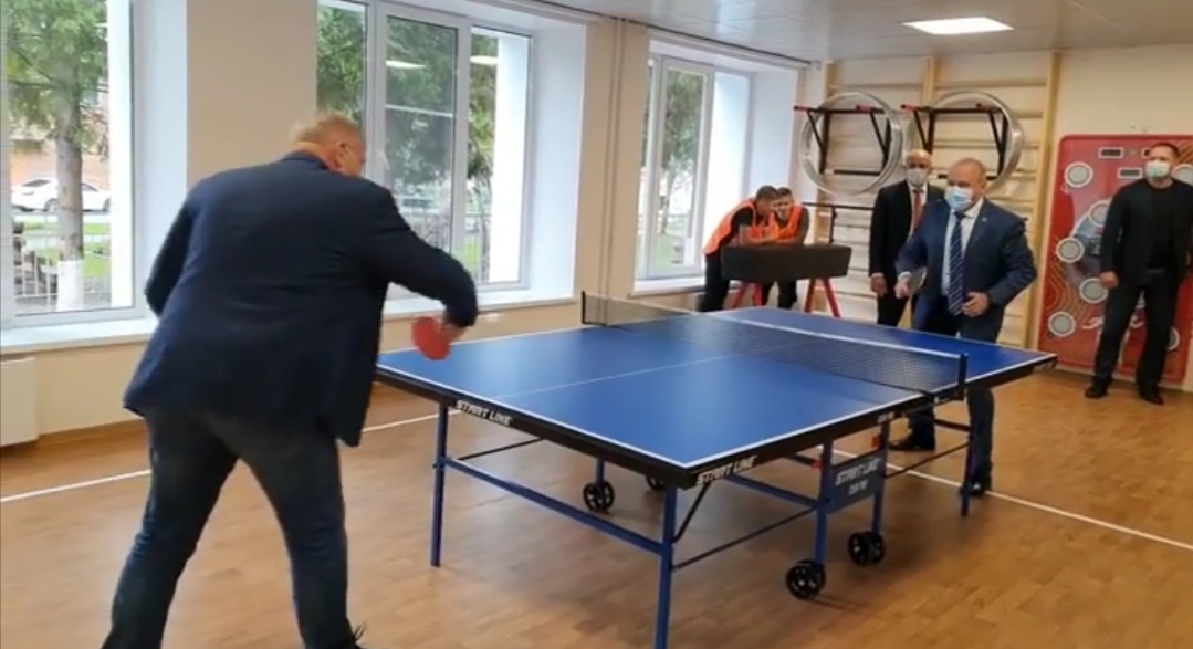 Председатель правительства Кузбасса и мэр Таштагола устроили битву в пинг-понг