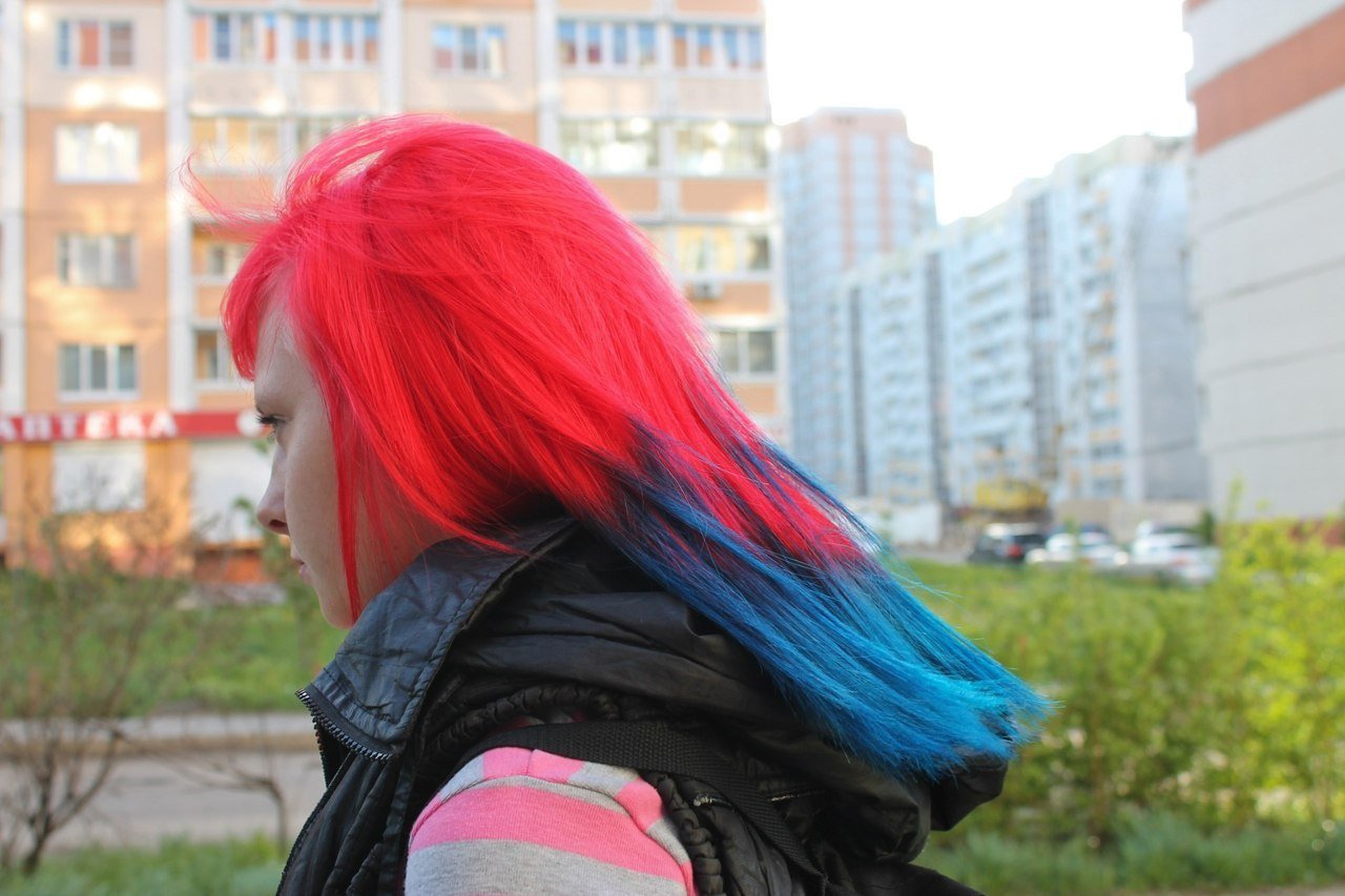 Как вы относитесь к девушкам с цветными волосами