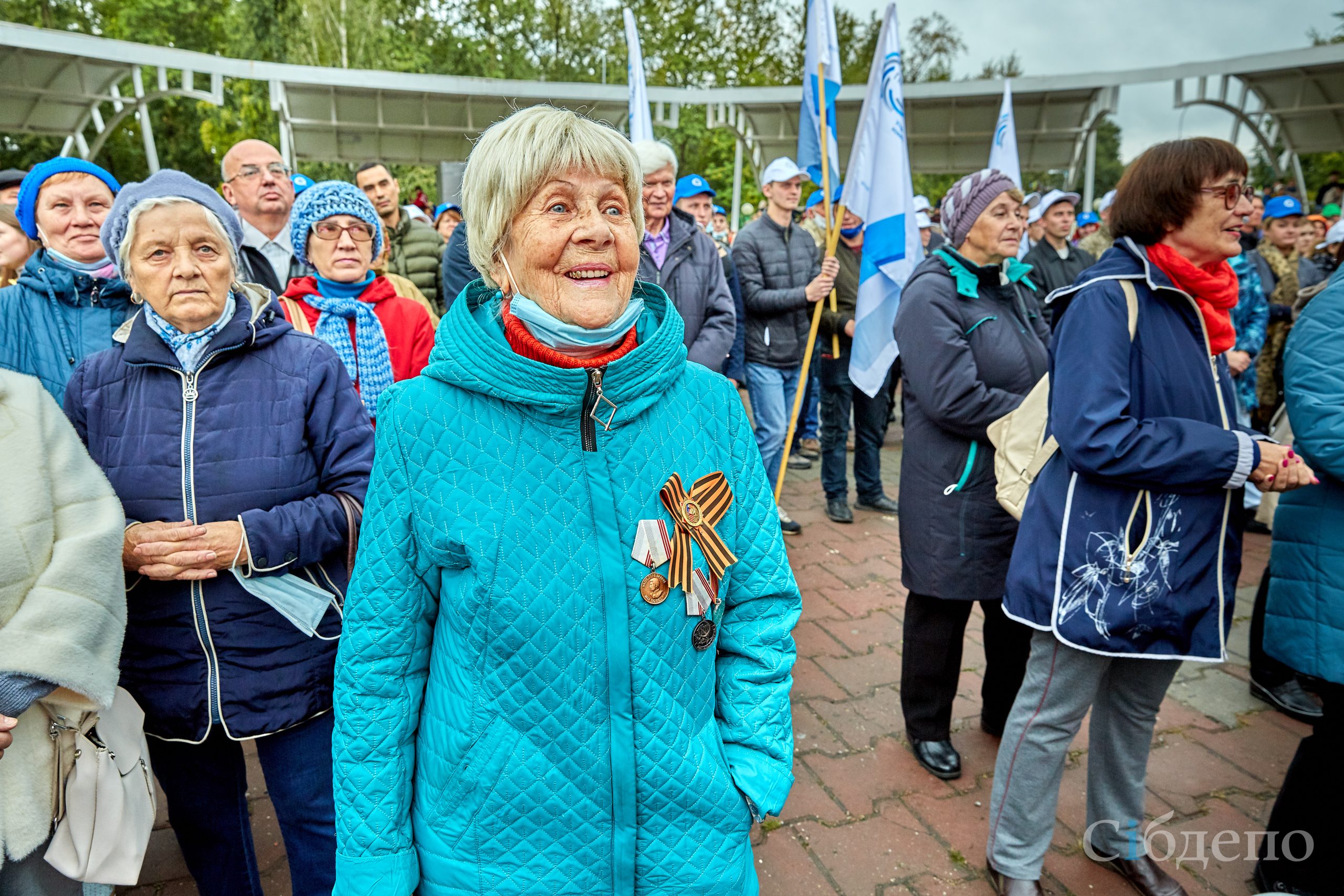 Счастливые лица и почётные гости: как город Кемерово отметил присвоение нового звания