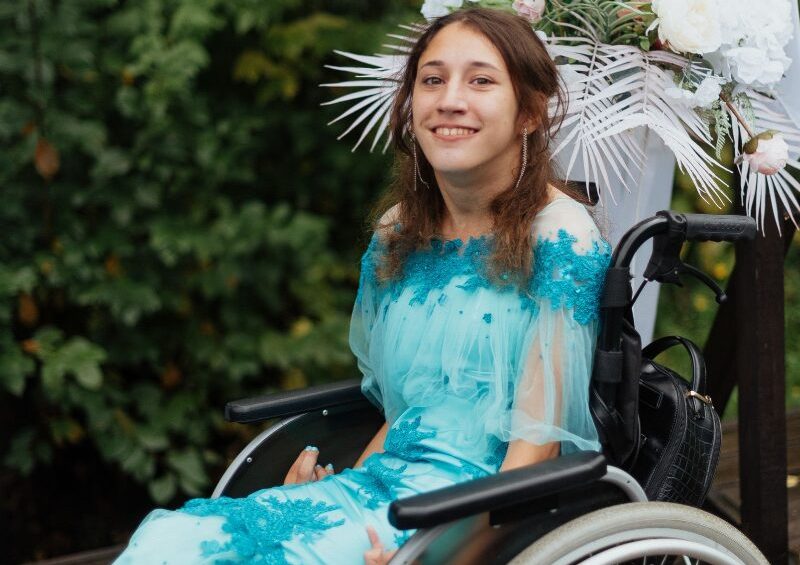 Вопреки диагнозу: жительница Кузбасса с инвалидностью пишет картины носом