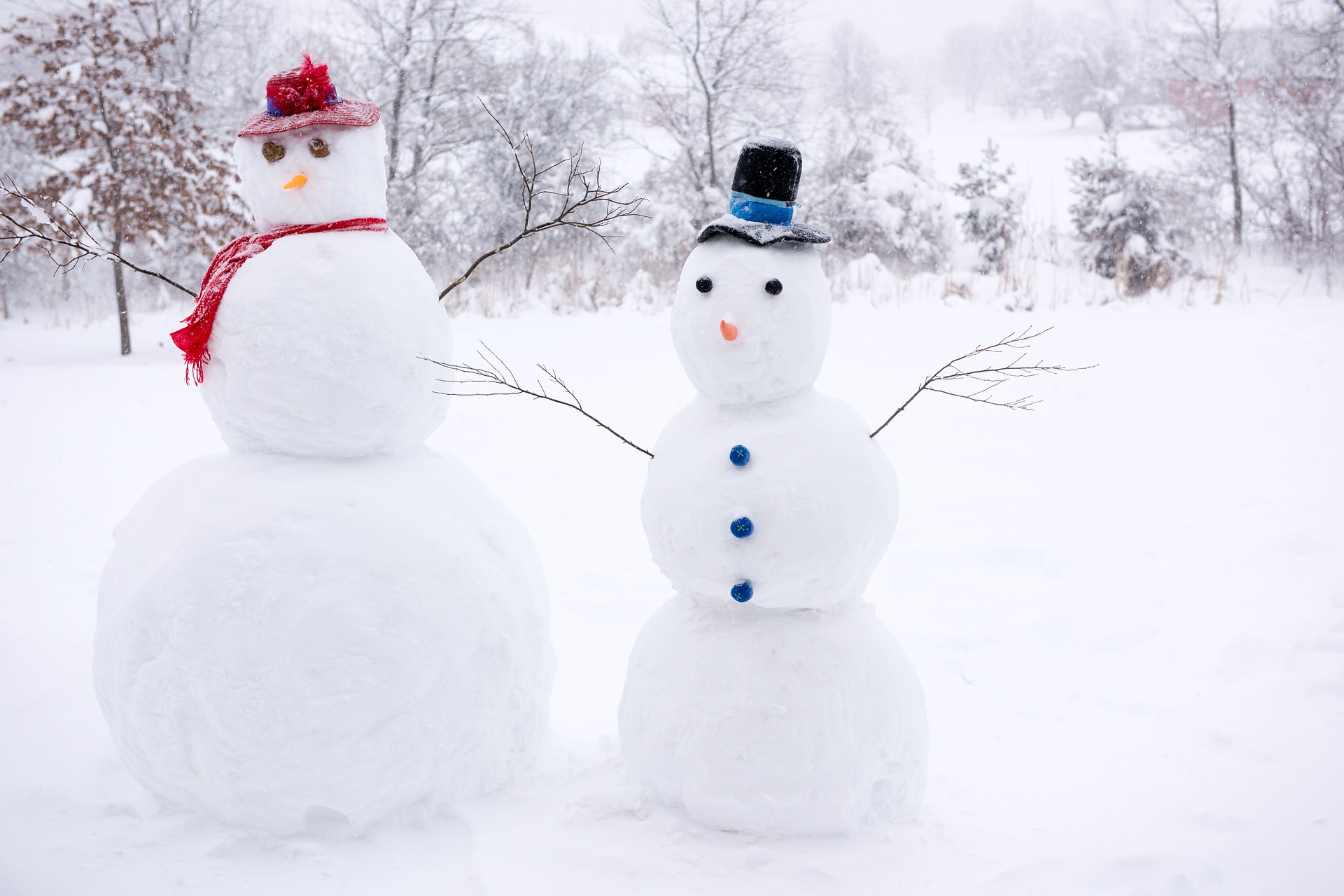 Сезон снеговиков открыт: жители Кузбасса решили создать армию зимних фигур....