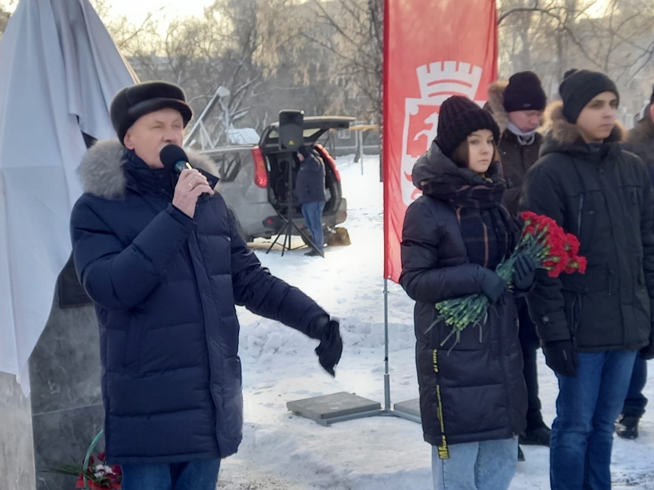 Концентрация Кузнецовых в Новокузнецке: Кузнецов открыл памятник Кузнецову в сквере Кузнецова