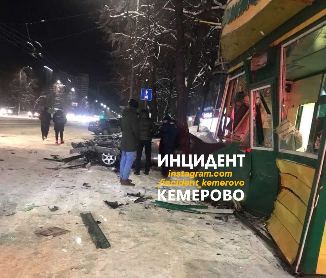 Есть погибший: в Кемерово иномарка снесла популярное кафе • 23.12.2021 •  Новости • Сибдепо