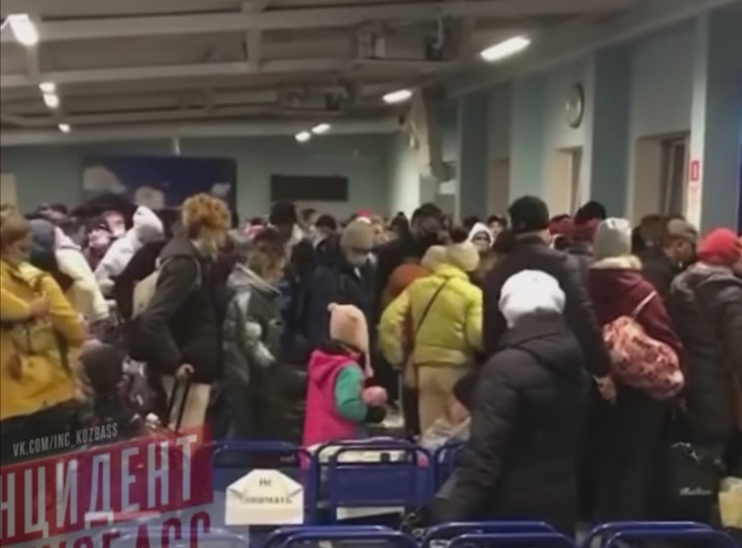 «Селедки в бочке»: в аэропорту Новокузнецка произошёл серьёзный сбой