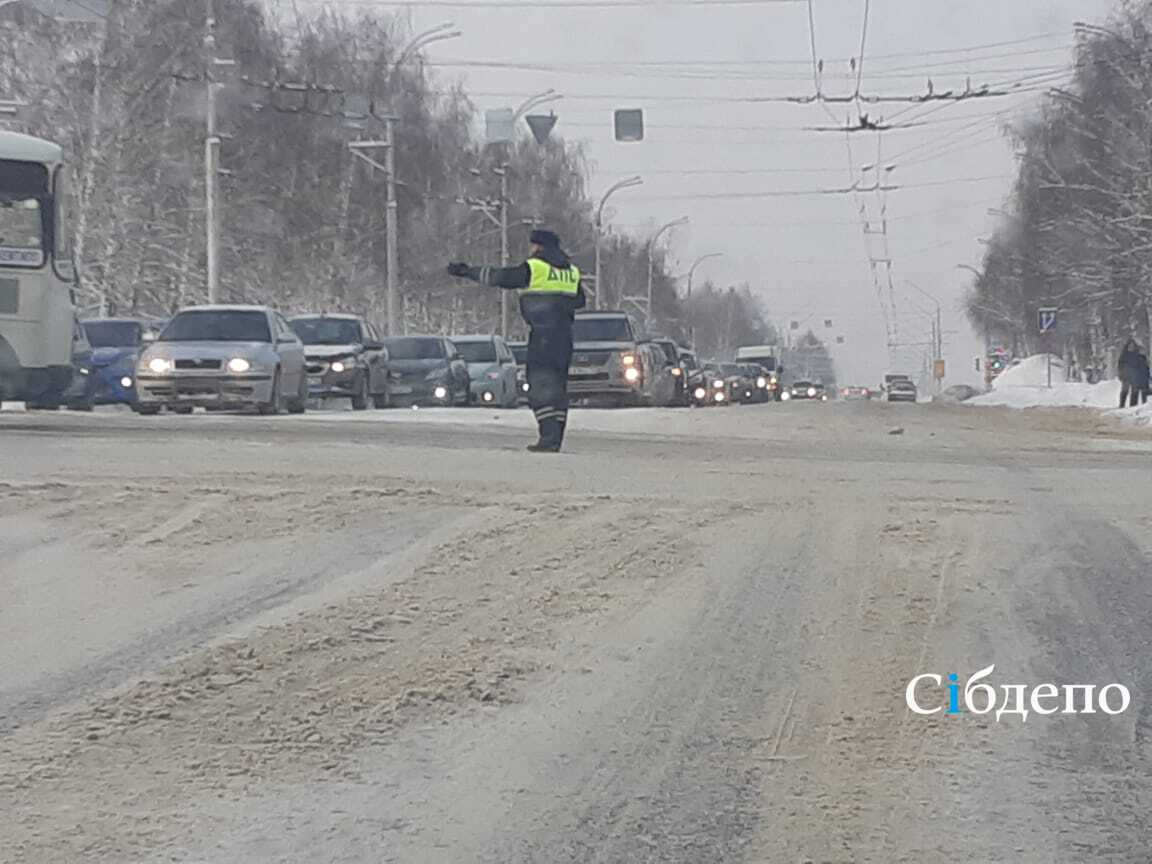 Масштабное появление инспекторов ГИБДД на дорогах Кемерова насторожило горожан