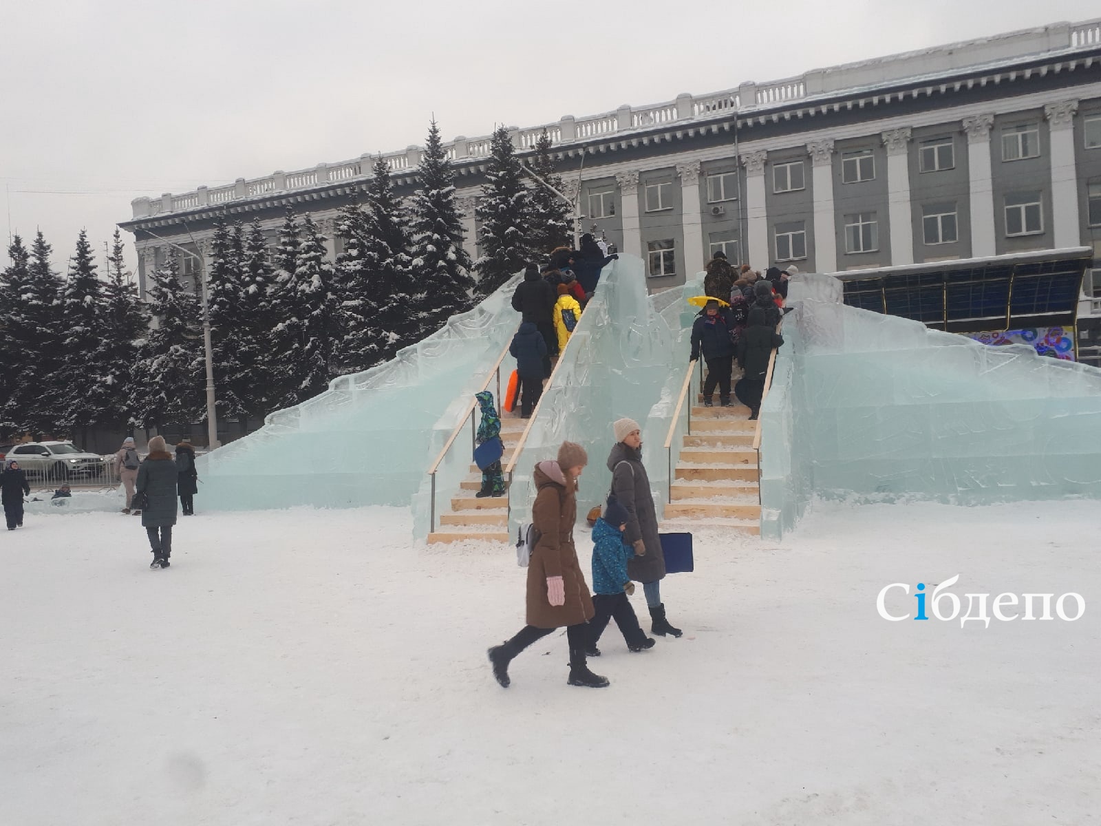 Кемеровчанка показала мэру место, где можно оставить копчик