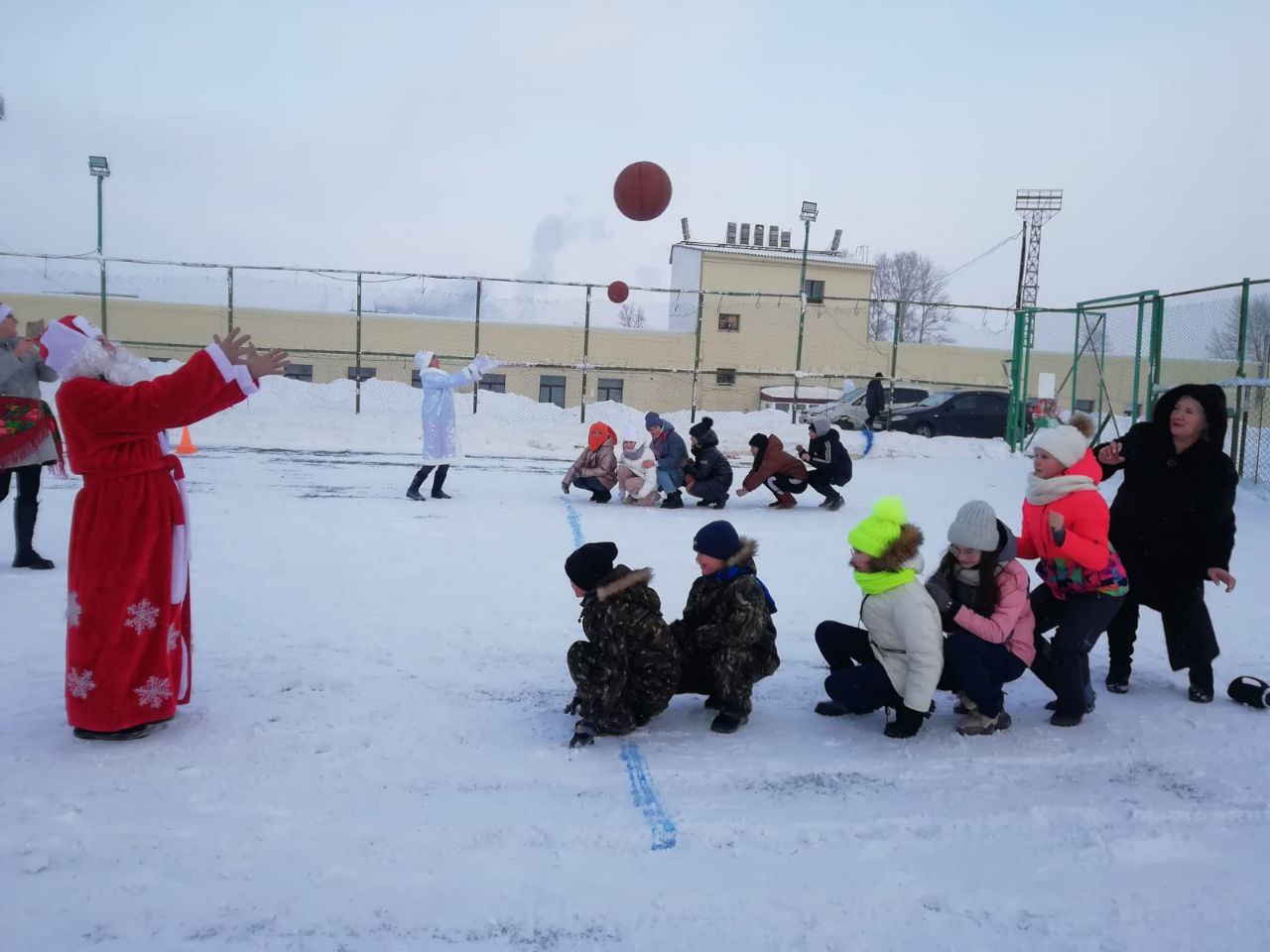 Катки, лыжи и мини-футбол: в Кузбассе заработало более 600 спортивных площадок