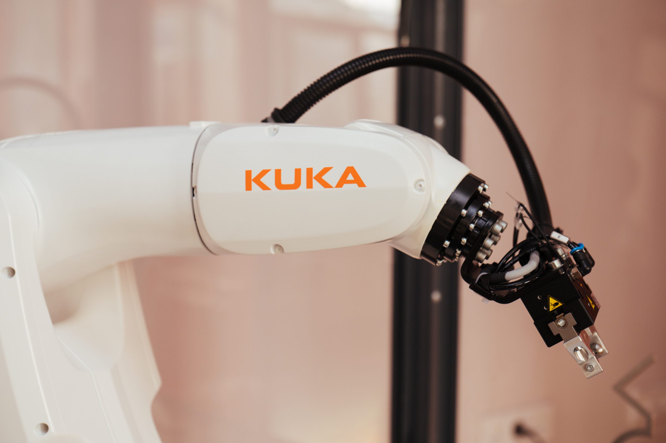 Робот по имени KUKA: в КузГТУ начнут готовить мастеров робототехники