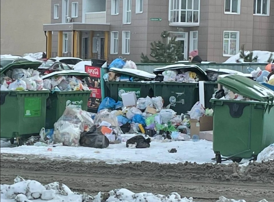 Чистый город кемеровской. Мусорные полигоны Кемерово. Городская мусорка. Мусорные баки.