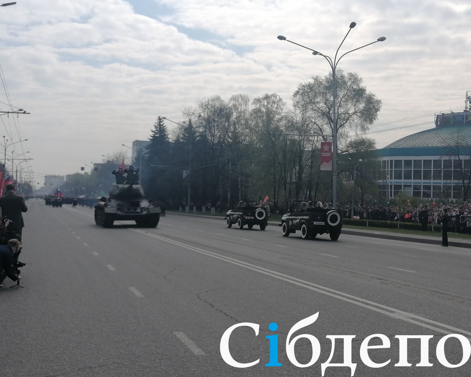 Как все было: по Новокузнецку прошёл парад Победы и «Бессмертный полк»