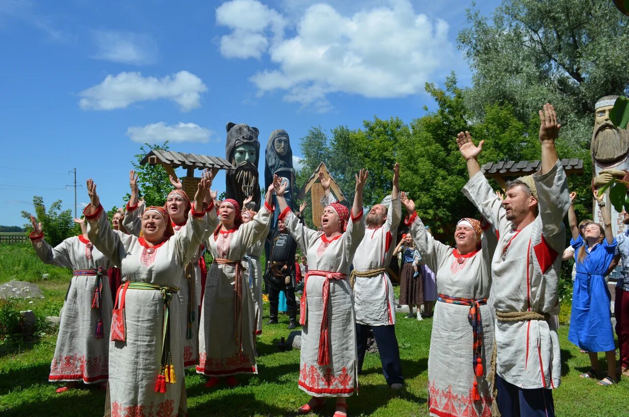 Вода, огонь и деревянные идолы: как в Сибири отмечают день летнего солнцестояния