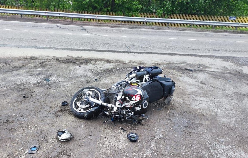 Страшная авария на трассе: в Кузбассе в ДТП погиб мотоциклист