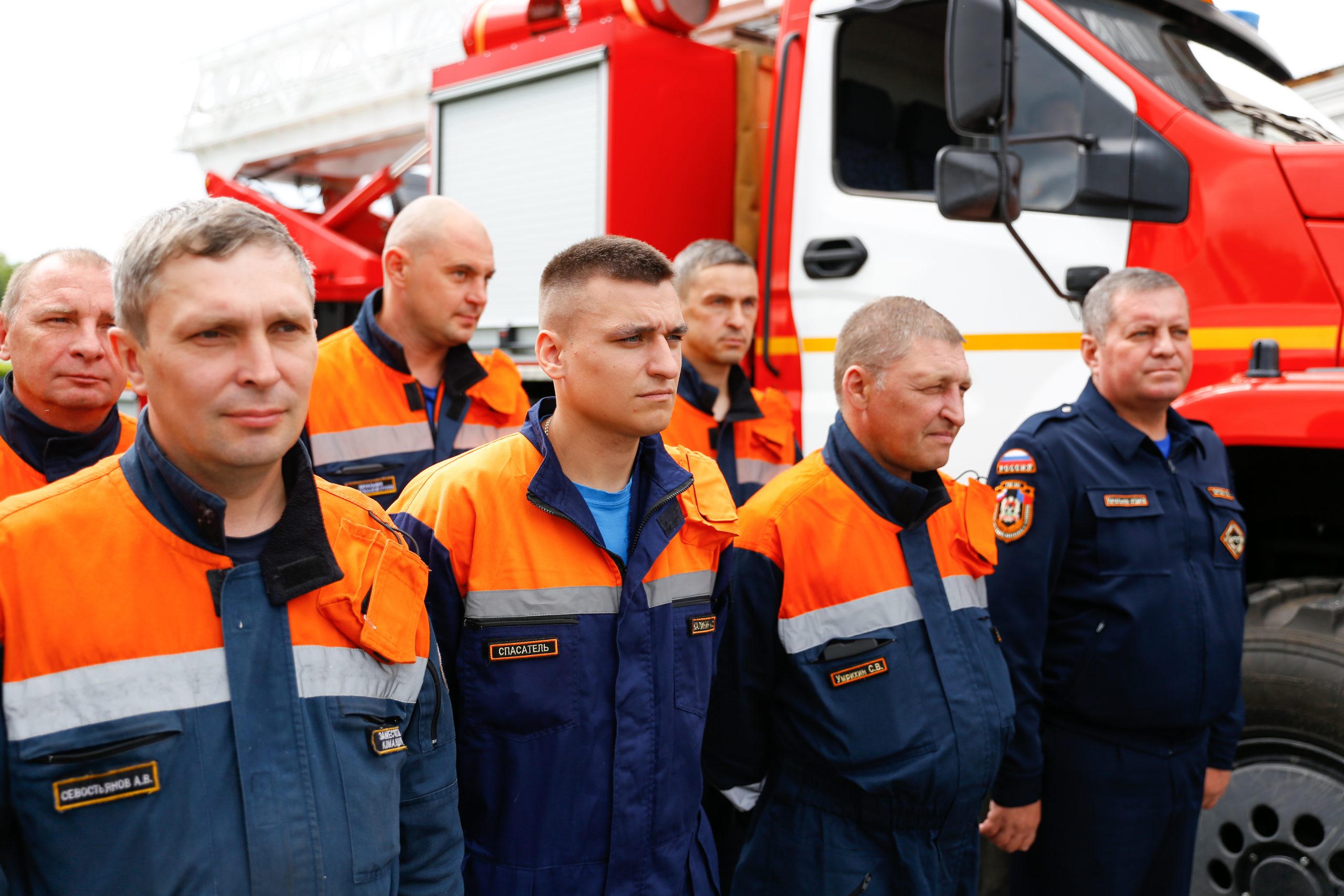 В Кузбассе спасателям передали новую пожарную технику за 40 миллионов