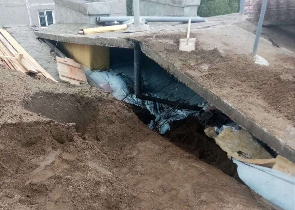 Крыша пятиэтажки рухнула в Новокузнецке
