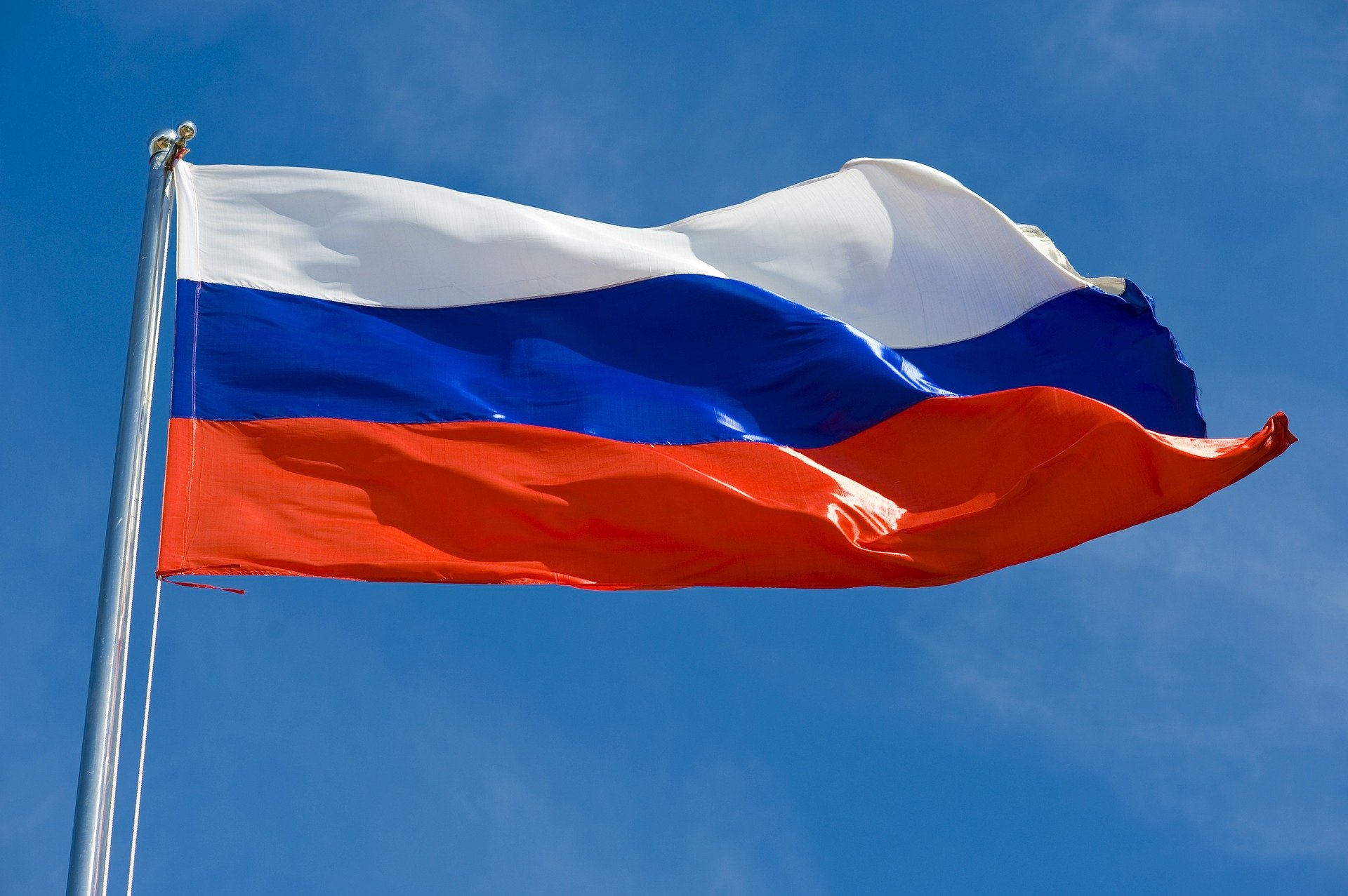 В Сибири школьницу подозревают в надругательстве над флагом РФ
