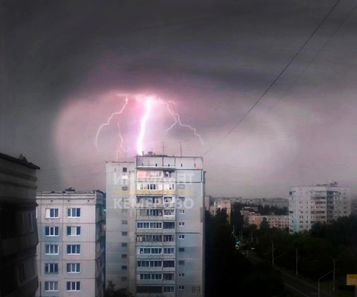 В Кузбассе жители сняли уникальное природное явление