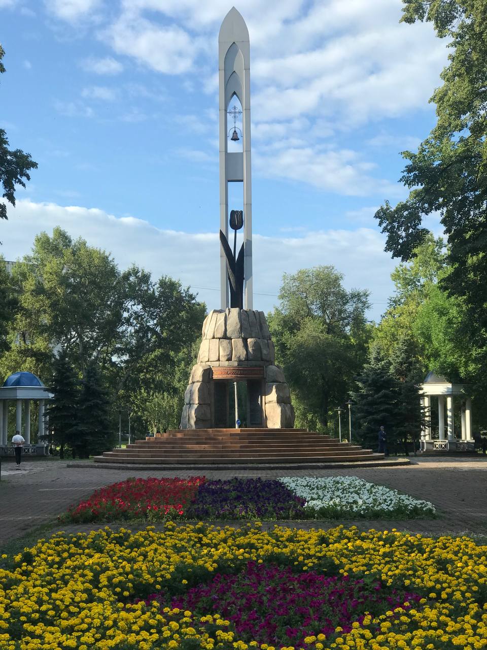 В Новокузнецке отметили день ВДВ и возложили цветы к памятнику
