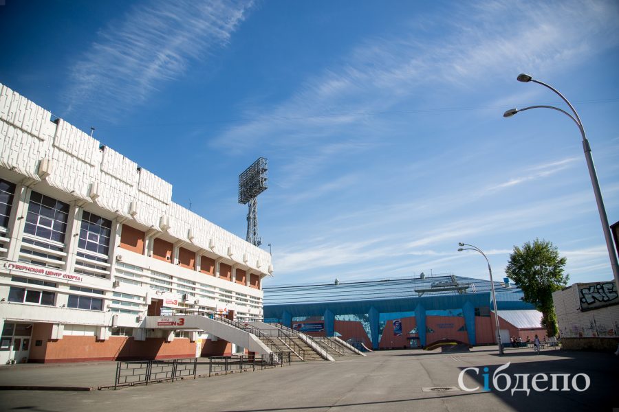 В Кемерове обновляют стадион «Химик»