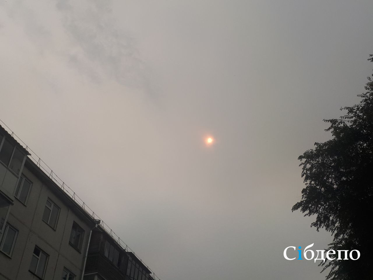 Солнце скрылось: Кемерово накрыла странная мгла неизвестной природы ...