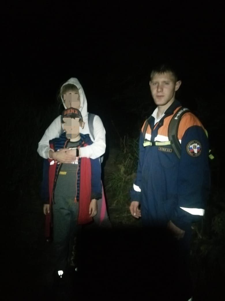 В Кузбассе спасатели в горах нашли пропавшую женщину с ребёнком