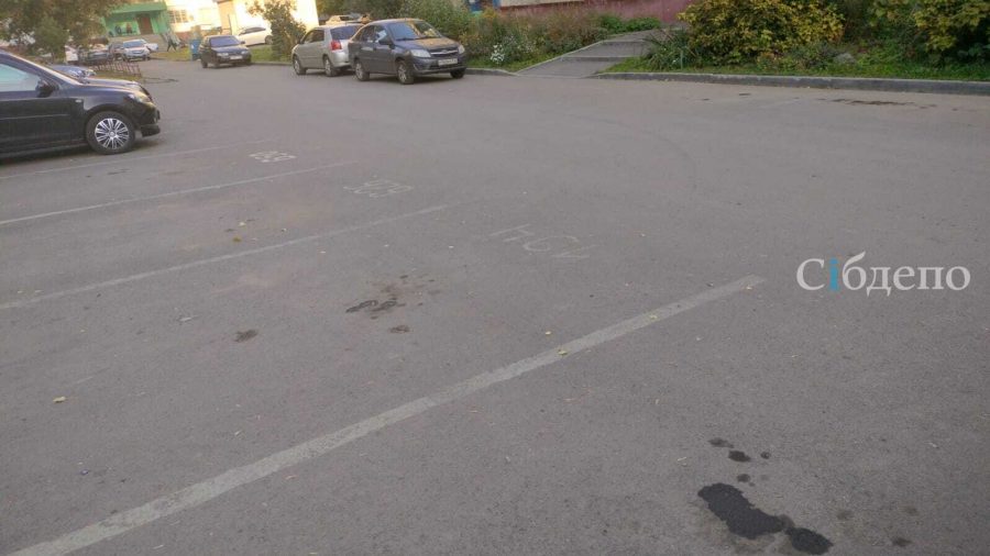 В Кемерове временно запретили парковку возле парка Жукова