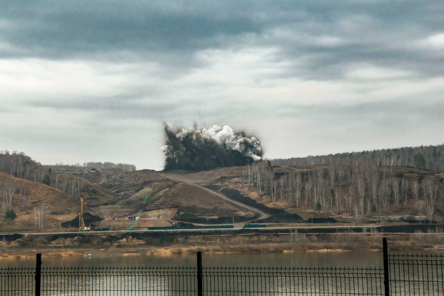 В Кузбассе из-за взрывных работ перекроют участок трассы