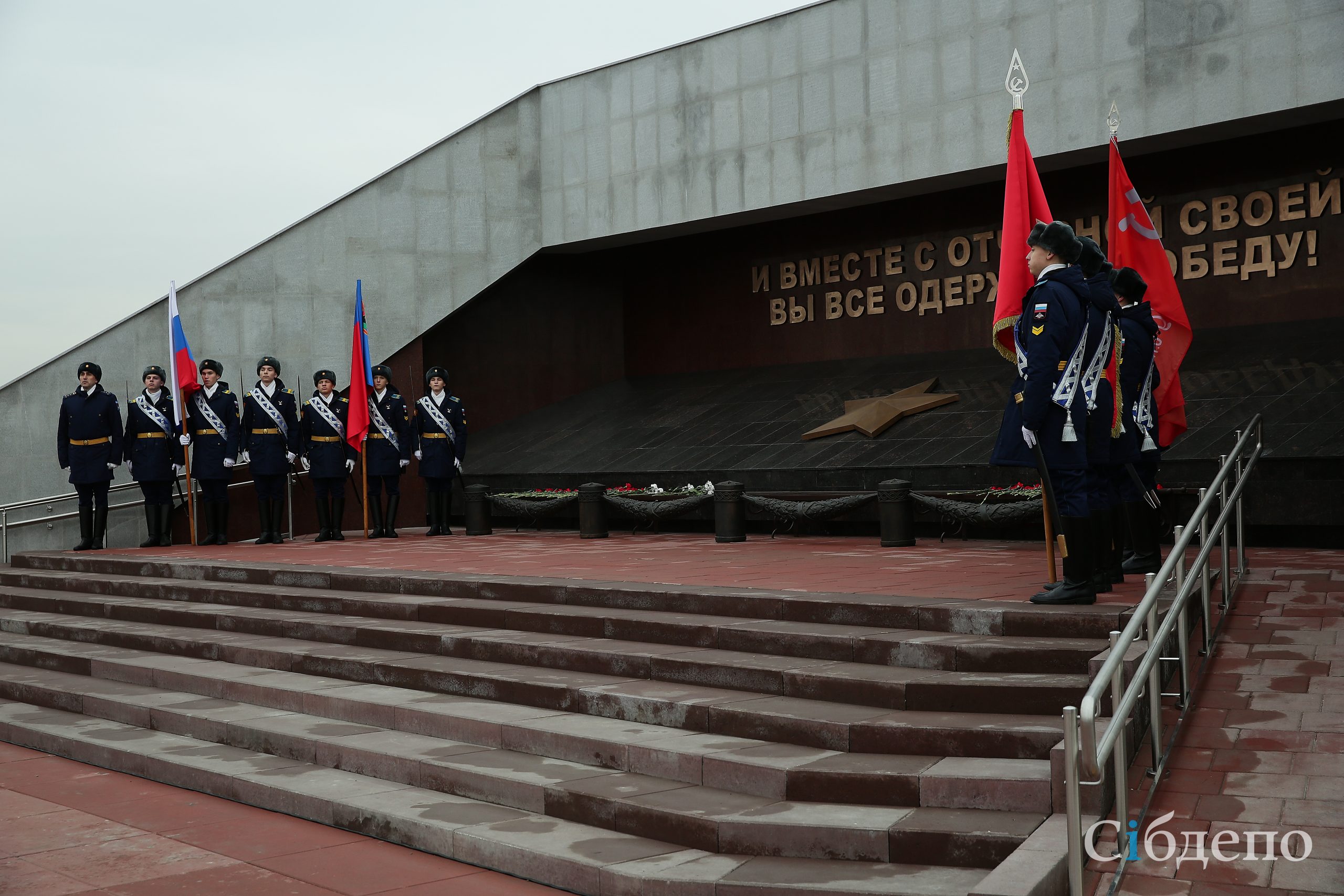 В Кемерово открыли памятник воину