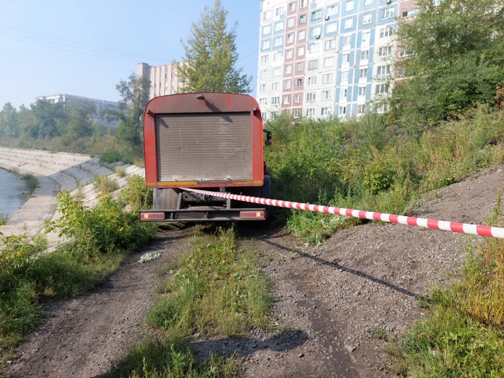 В Новокузнецке водитель КАМАЗа задавил двух пешеходов