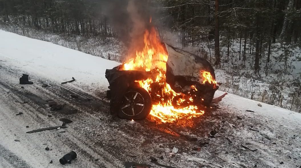 В Кузбассе в ДТП с Lexus погибла женщина, ещё трое пострадали