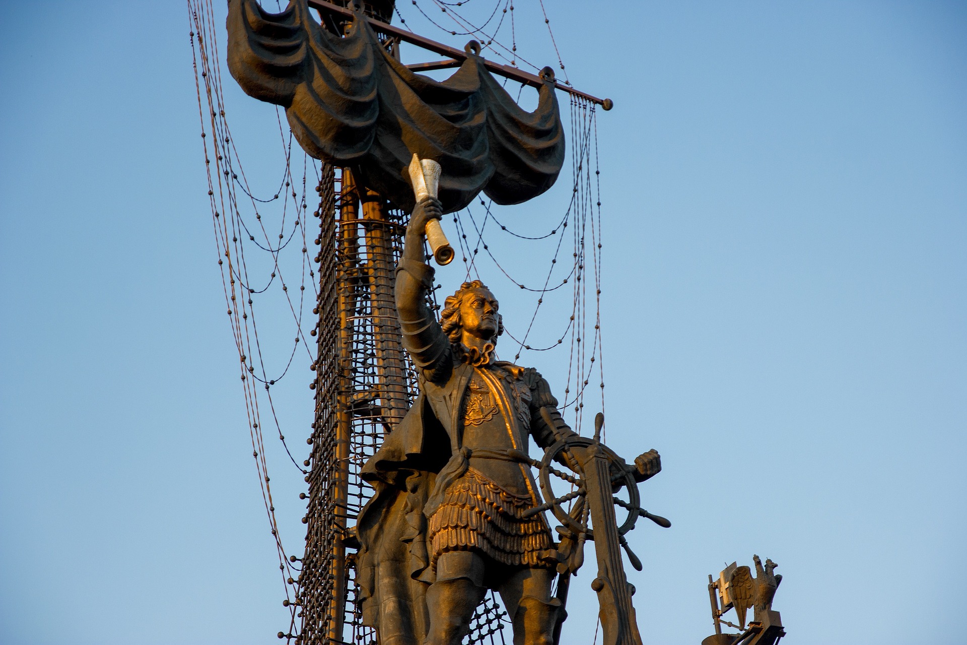 памятник петру первому в москве на москве реке