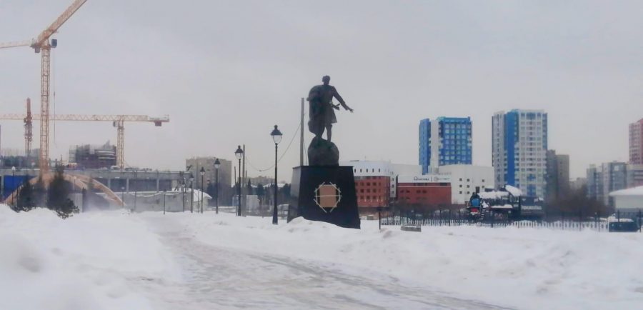 Гигантский царь-памятник внезапно появился в центре Кемерова